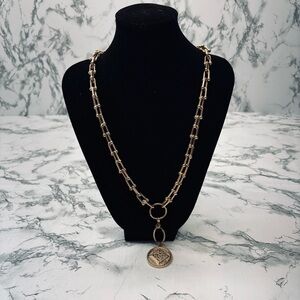 Chic Gold Link Golden Stella Necklace with Pendant